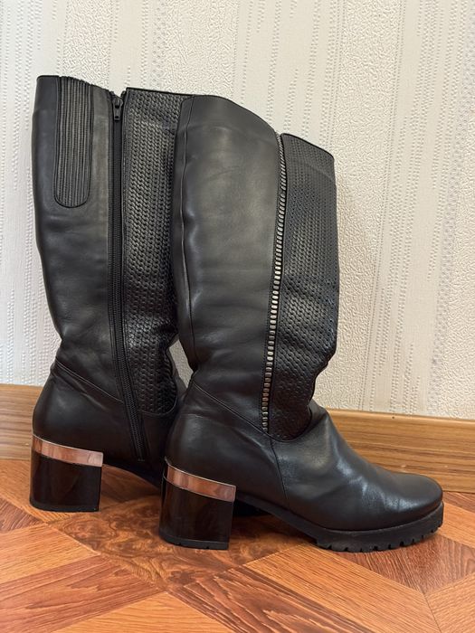 Продам  Зимние  сапоги  кожа