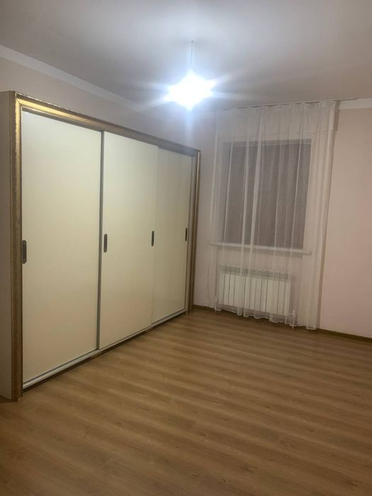 Kvartira õgil bollarga.Har bir xonaga 2kishi turadi obshiy4xonaga 8ta