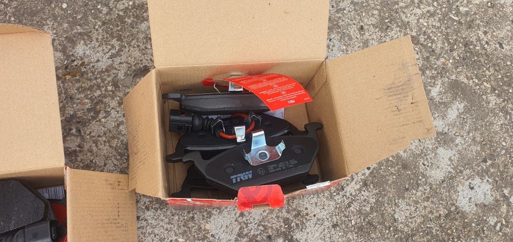 Нов преден спирачен комплект TRW - VW, Audi, Skoda, Seat