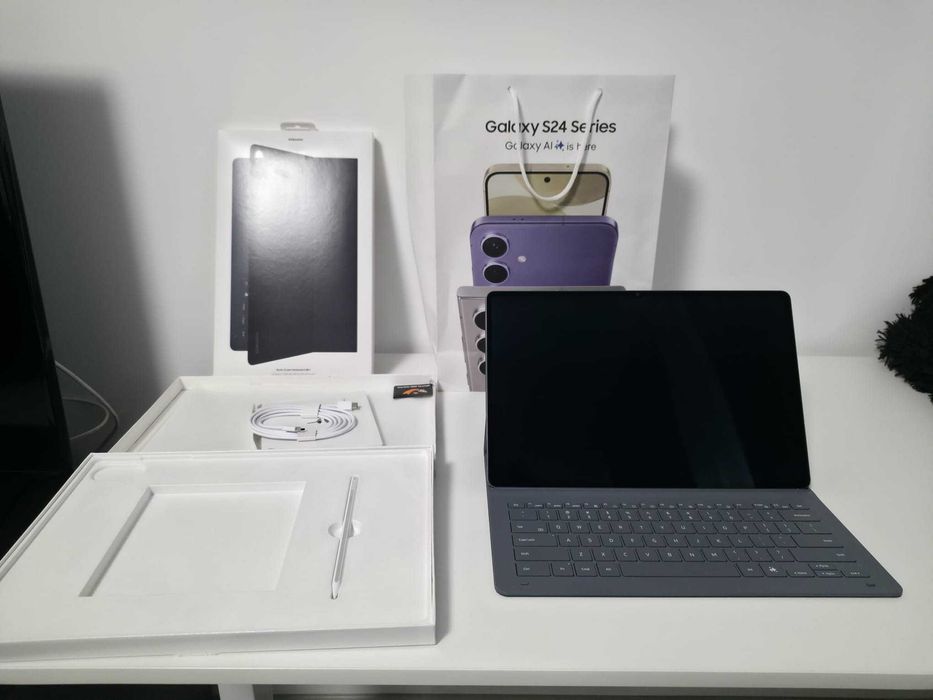Samsung Galaxy Tab S11 Ultra 5G 12/256GB + Husă Tastatură + S Pen – ca nou, 17 cicluri