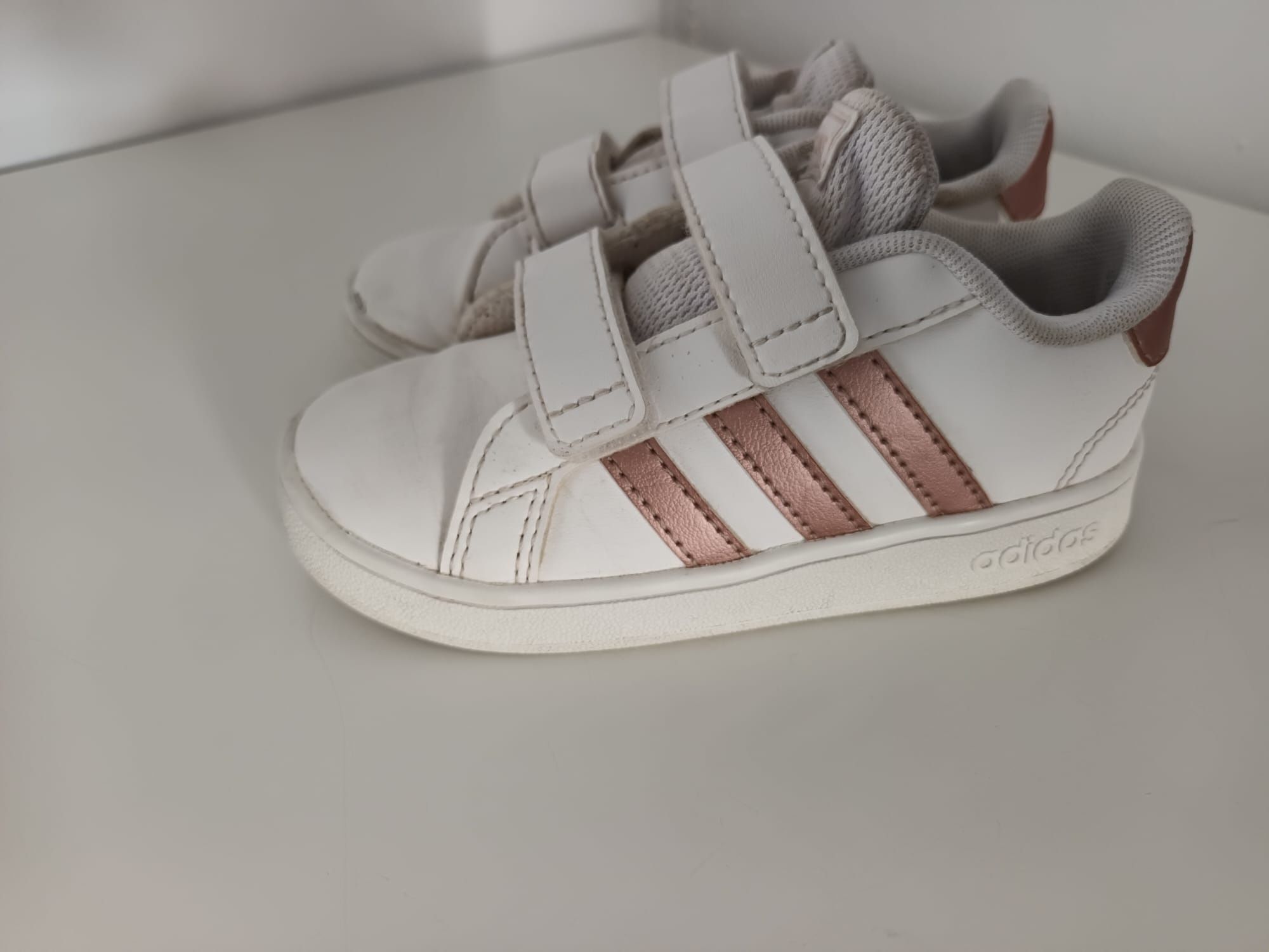 Adidas fetite marimea 25 Bucuresti Sectorul 5 OLX.ro