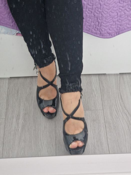Pantofi semi-deschisi