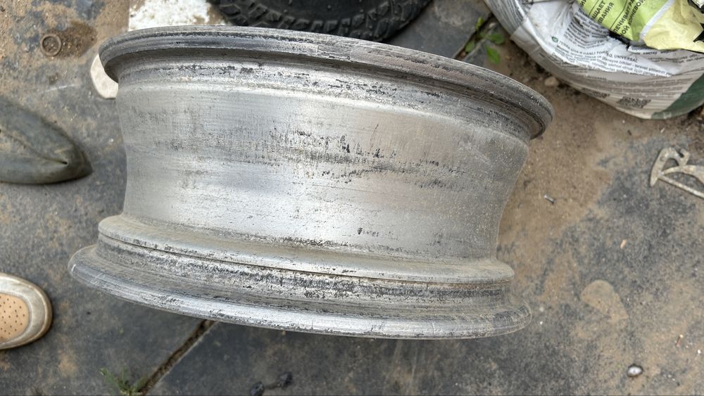 Продам титанки на 15 диамерт