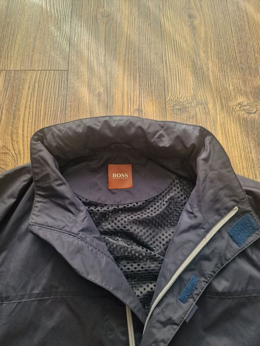 Страхотно мъжко яке ветровка HUGO BOSS размер XL