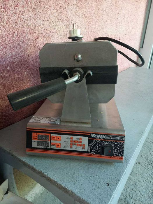 Вафельный электропечь