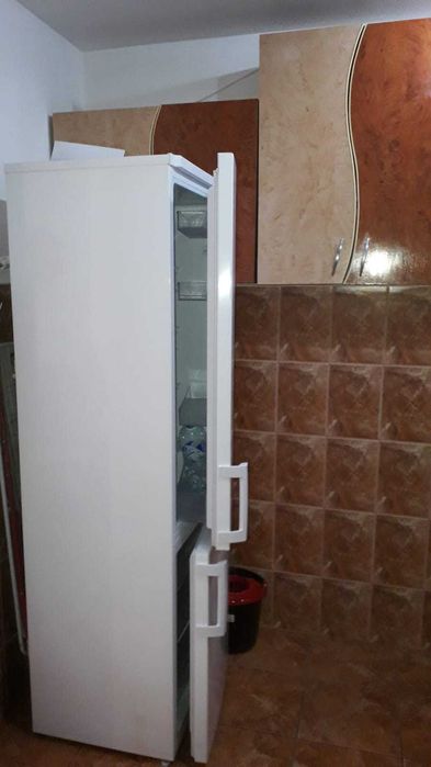 Inchiriez camera camin