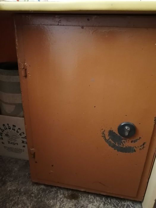 Продам сейф, высота 74