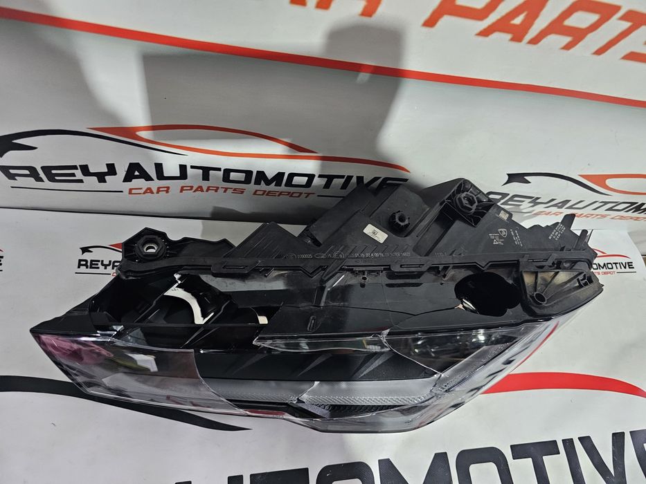 Far stanga led Lamborghini Urus cod 4ML941035C avariat