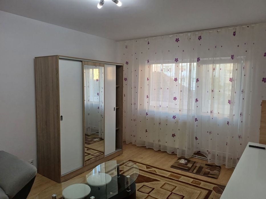 Închiriez apartament