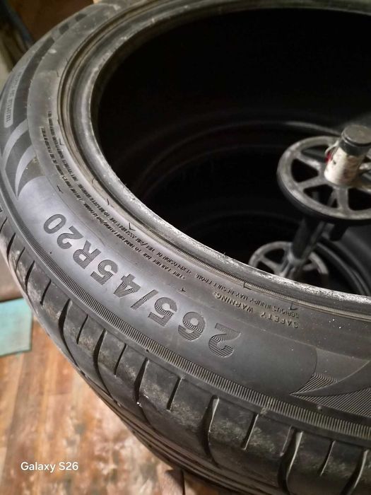 Продавам летни гуми в перфектно състояние ,гумите са на 90%  с размер 265/45/20 дот 22 година  цената за 4 броя е 200€ 0884526667
