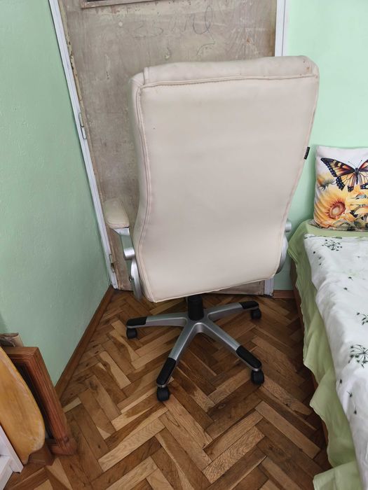 Кожен Геймърски офис стол бял