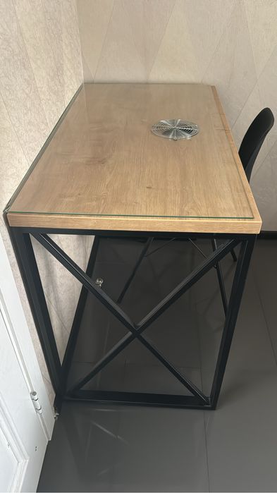 Продам стол для маникюра