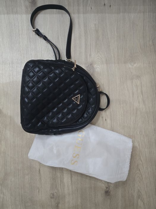 Черна раница Guess