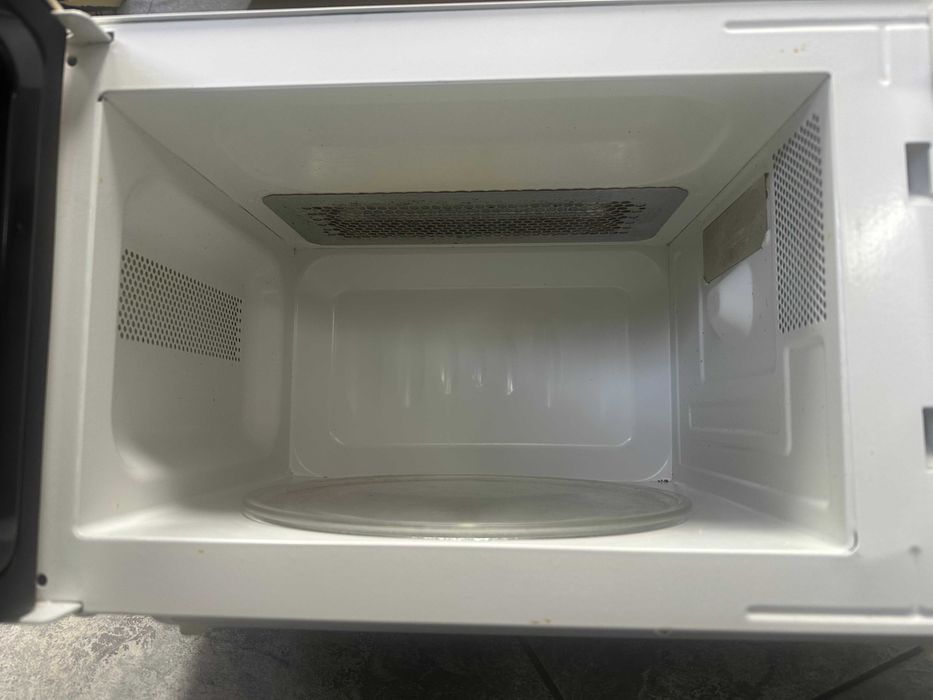 Микровълнова с грил Zanussi ZM21M4 700W 21l