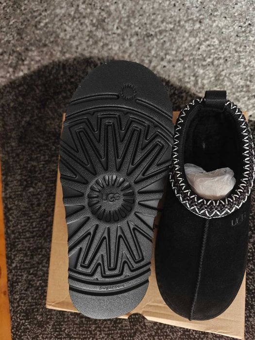 UGG Tazz Platform Slipper – Black