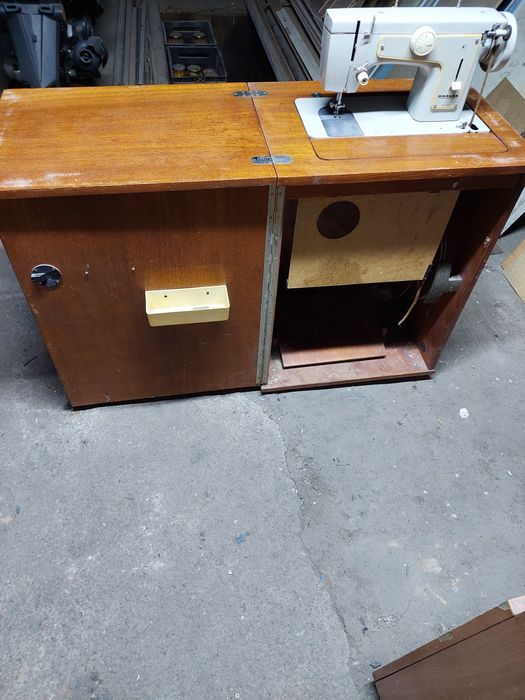 Продам швейную машинку