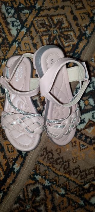 Красивые босоножки 33