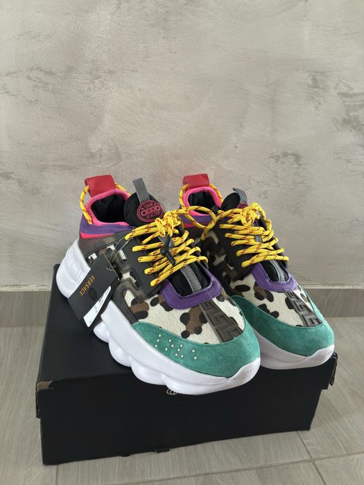Versace chain reaction