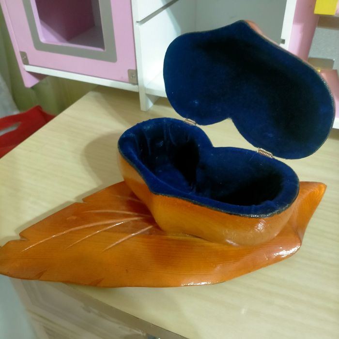 Продам шкатулки б/у 2шт