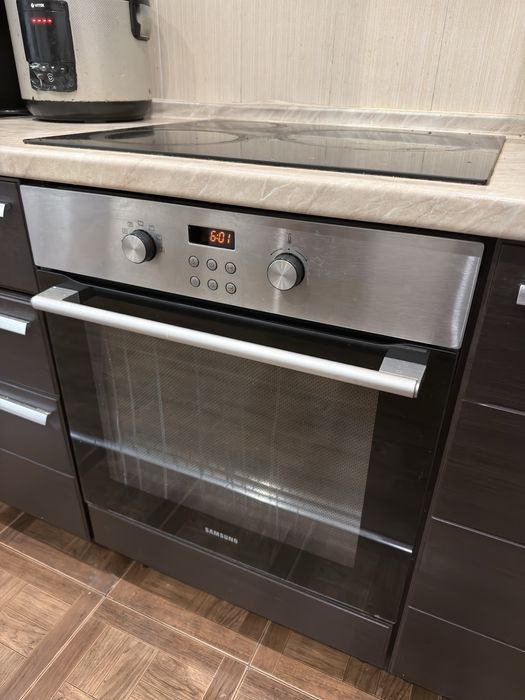 Продается кухня со встроенной техникой