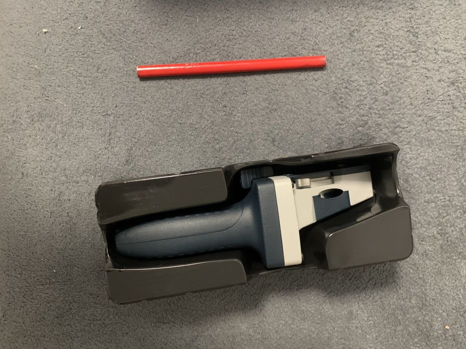 Cuter pentru rigips cu ruleta integrata si razatoare