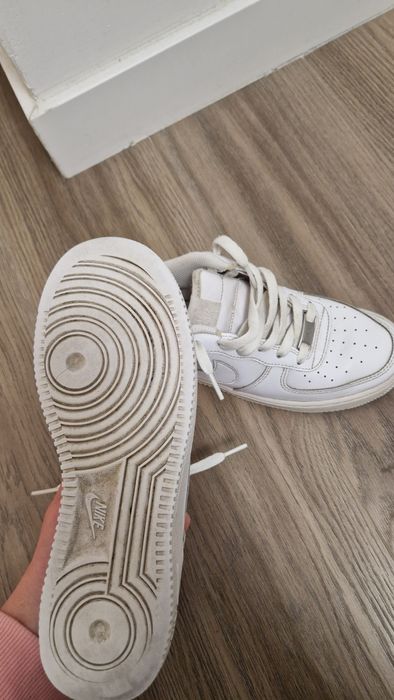 Adidasi albi Nike Air Force