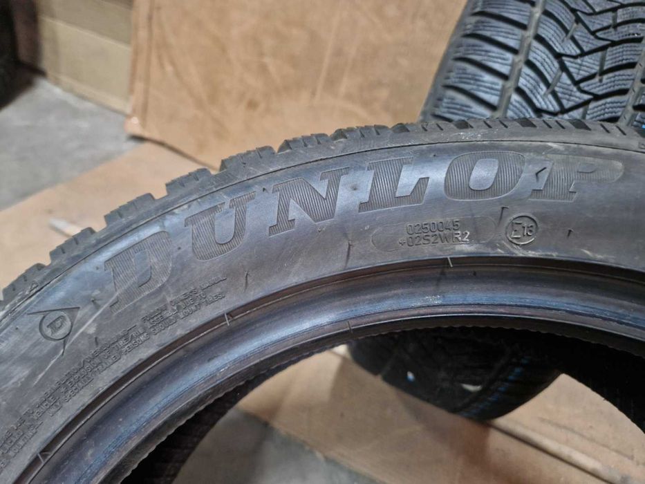 2 Dunlop R17 235/50
зимни гуми
DOT2022