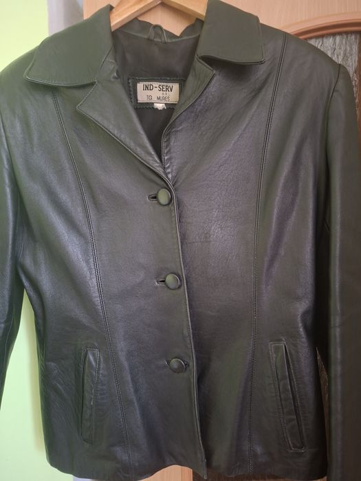 Geaca piele,culoare neagra,mărimea 38,preț 150 negociabil