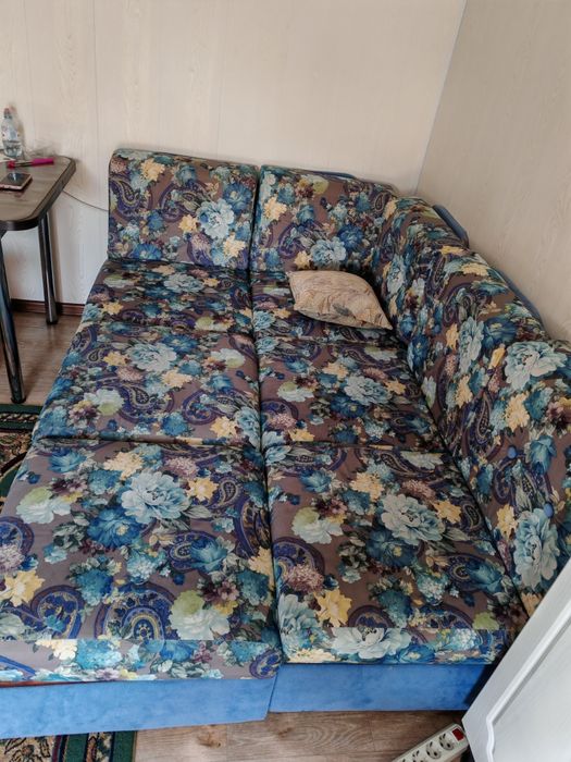 Продам диван 10000 тысяч