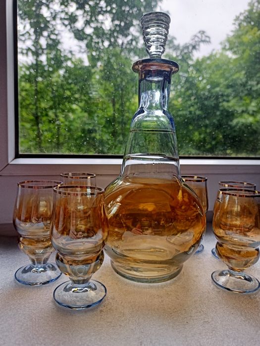 Графин с рюмками