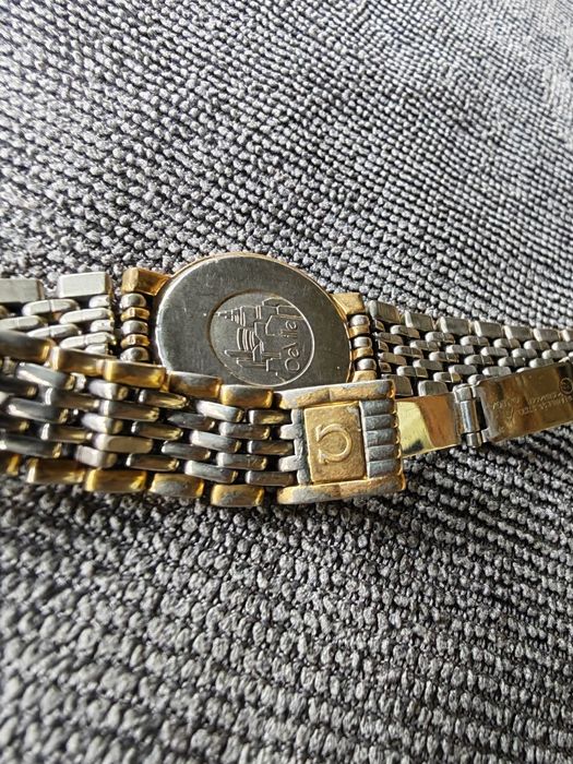 Продавам позлатен дамски часовник Omega