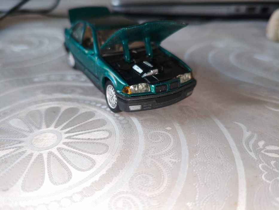 Продам модель 1 43 BMW  Solido седан e36