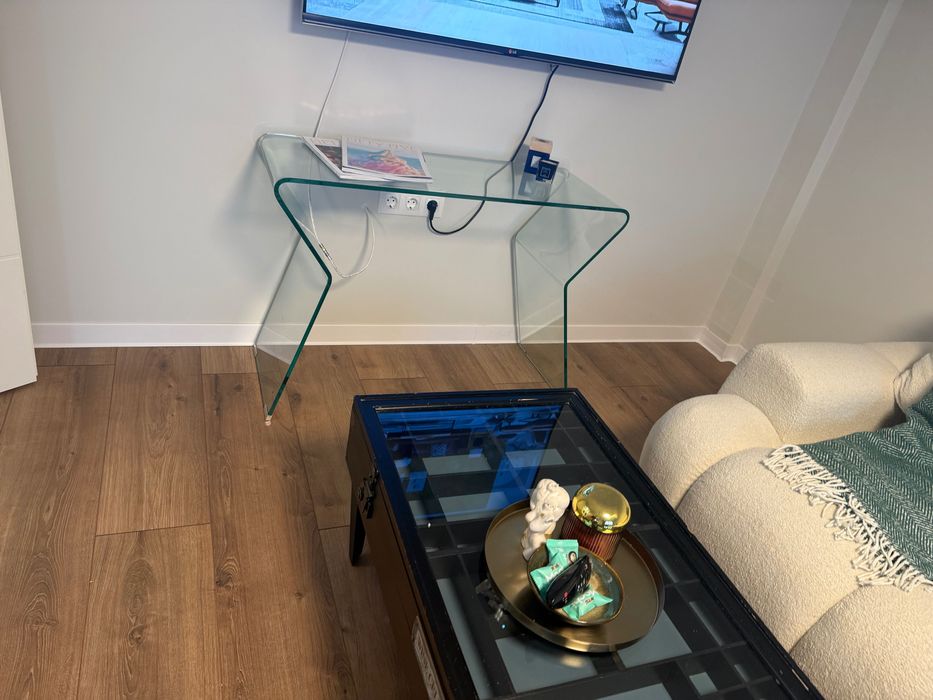 Стъклена конзола