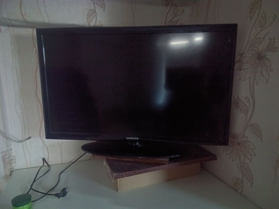 Телевизор "самсунг".