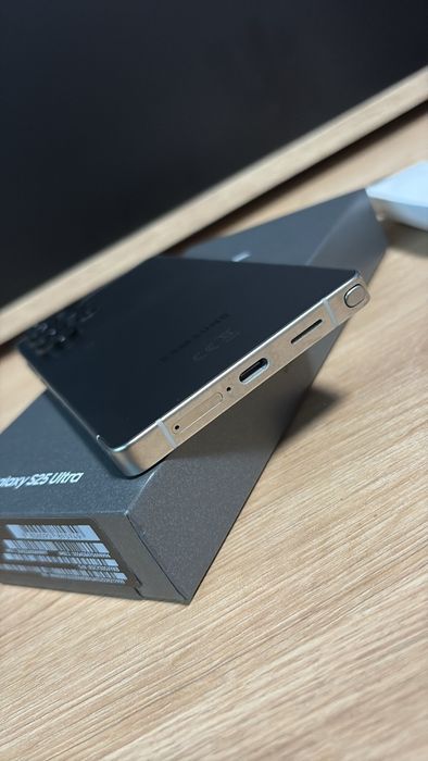 Samsung S25 ultra  256 gb като нов