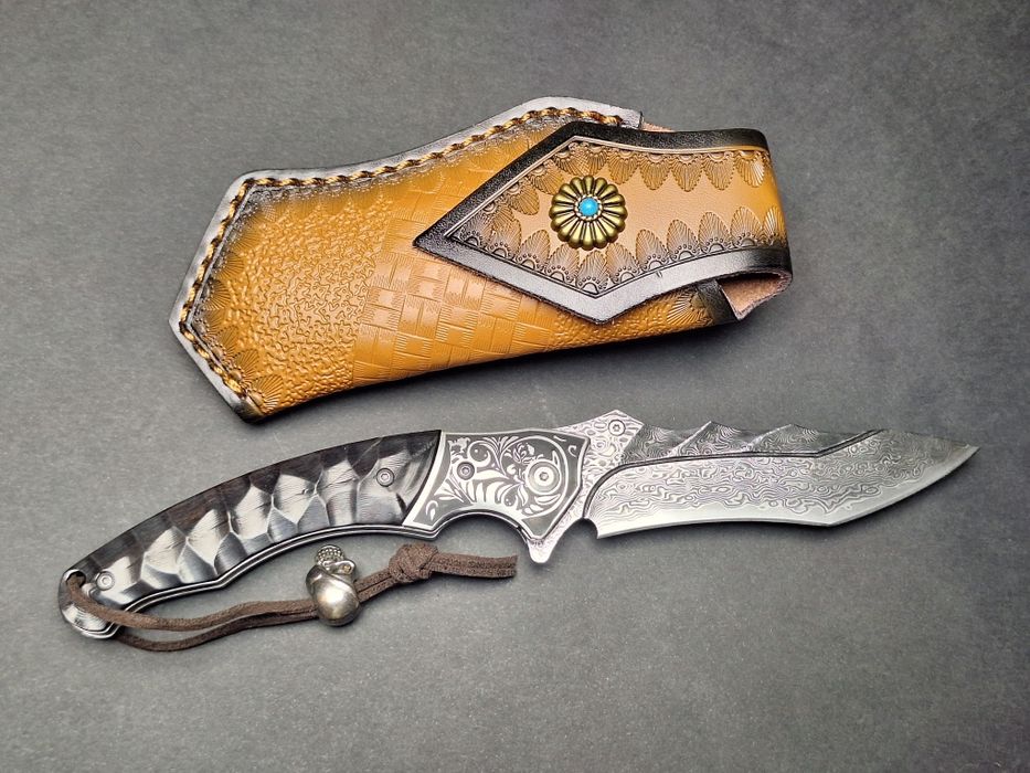 Сгъваем нож от дамаска стомана с кожен калъф