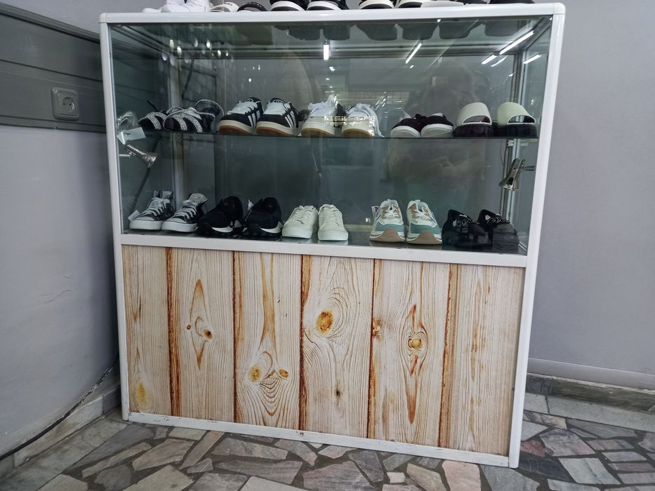 Витрины стеклянные