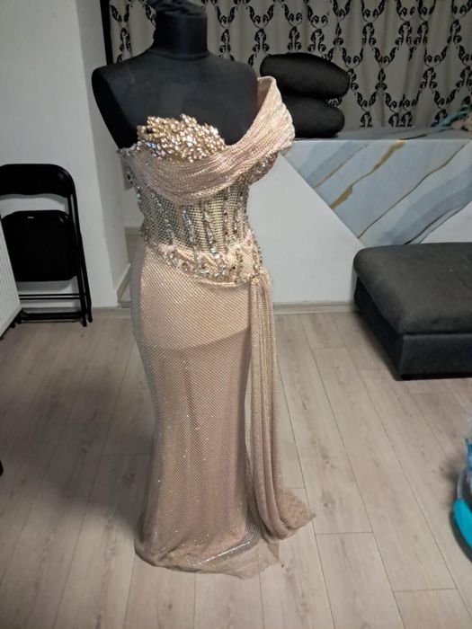 Rochie seara lunga purtata o singura data ca noua