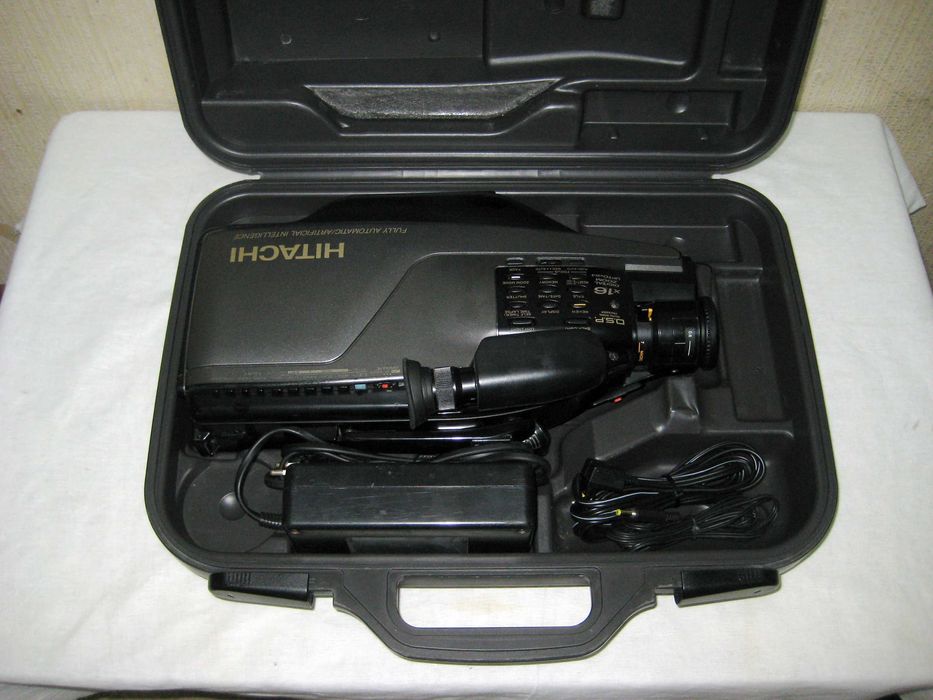 Видеокамера HITACHI 3500E оригинал Japan идеальном рабочим состоянии!