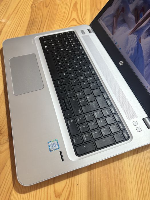 Hp 15,6• procesor  i5-7200U•12gb ram DDR4• SSD 256gb•