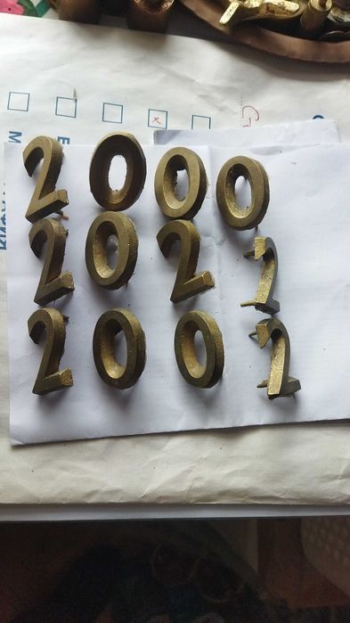 Месингови цифри и букви