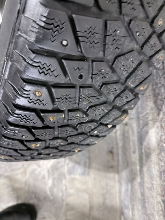 Зимние  Шипованные  шины Michlen R15