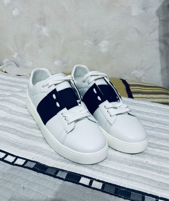 Новые кроссовки Valentino 42 размер