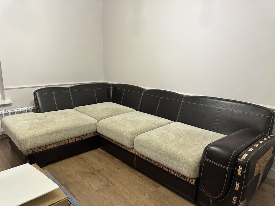 Продам диван в гостиную или зал