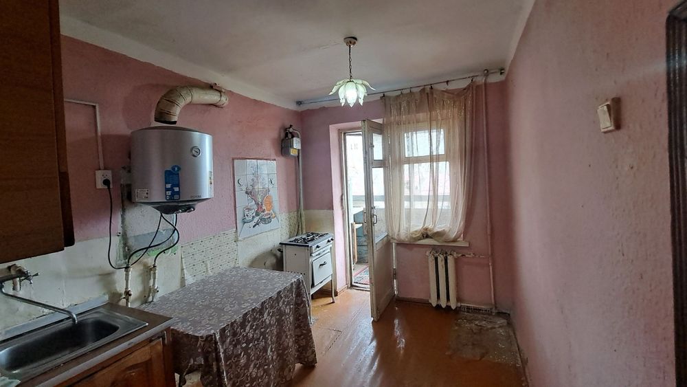 Чирчик шахри 
Окковок раддом ёнида  
1-хона 4-этаж 
Квартира Ижараг