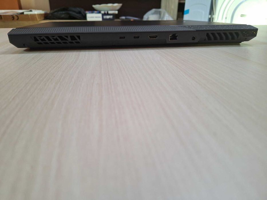 Отличен Лаптоп ASUS ROG Strix G17 G713RM-KH011, 17.3" 300hz, Full HD, AMD Ryzen 7 6800H (3.2/4.7GHz, 16MB), NVIDIA RTX 3060 6GB, 16 GB, 1 TB SSD