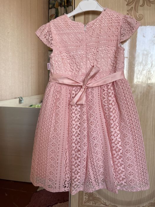 Детское платье. Цена 5000. Белое 5000.