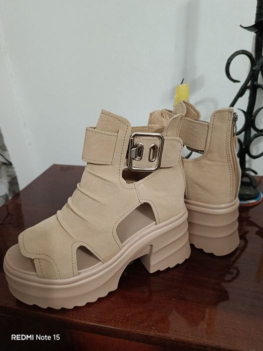 Сандалии женские