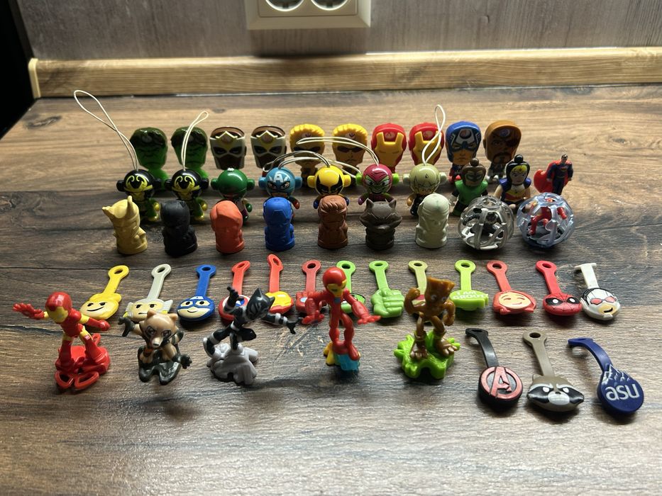 Киндеры игрушки продам