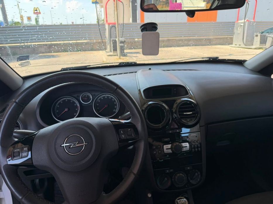 Opel corsa 1.2 2010